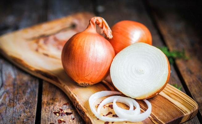 Изненадващи ползи от ежедневната консумация на лук