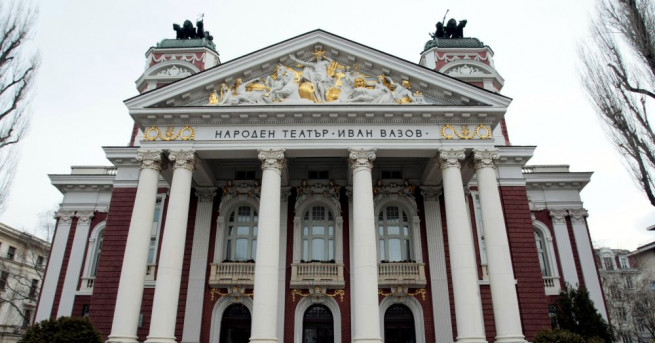 Мъж почина в сряда вечерта пред входа на Градската градина