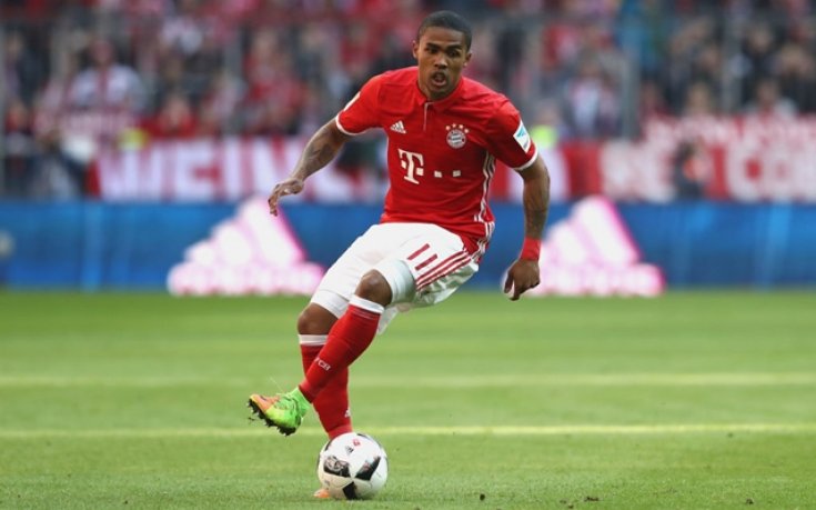 По италиански: Посрещането на Дъглас Коста