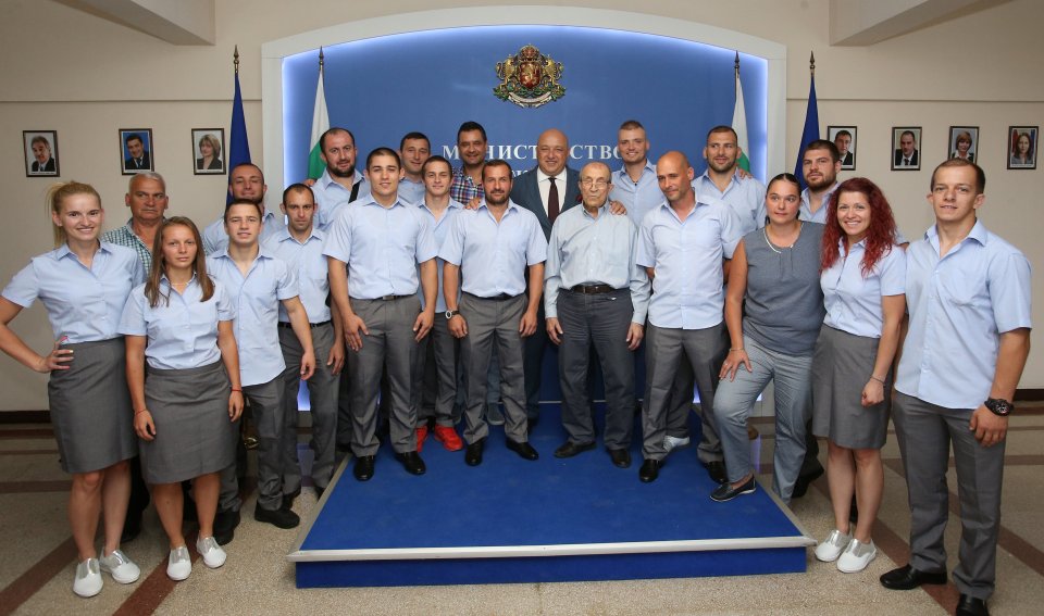 Спортистите които ще представят България на Дефлимпикс благодариха на министър1