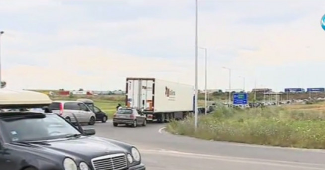 Безпрецедентни опашки от леки автомобили на Капитан Андреево колоната е