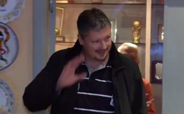 Посрещнаха Любо Пенев с бурни аплодисменти във Валенсия