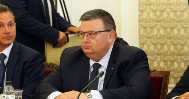 Главният прокурор Сотир Цацаров заяви, че служебният министър Деница Златева