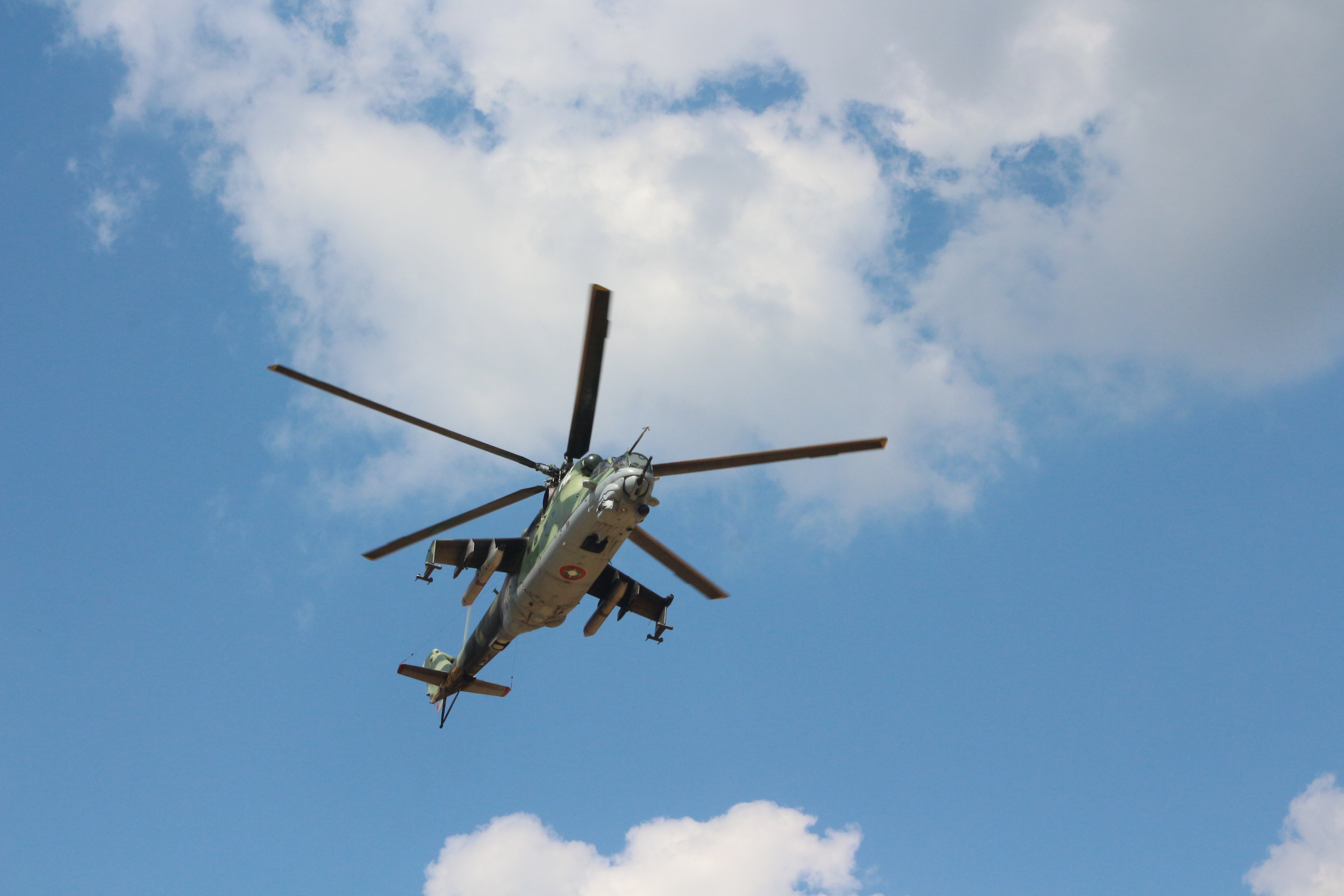 На военния полигон "Ново село" край Сливен се състоя кулминацията на най-големите многонационални военни учения в черноморския регион "Saber Guardian", в които се включиха близо 40 000 военни от 22 страни-членки и партньори на НАТО. Специално на полигона "Ново село" учението бе базирано на сценарий за военен конфликт с държава, притежаваща равностойни бойни способности на съюзническите войски на НАТО.