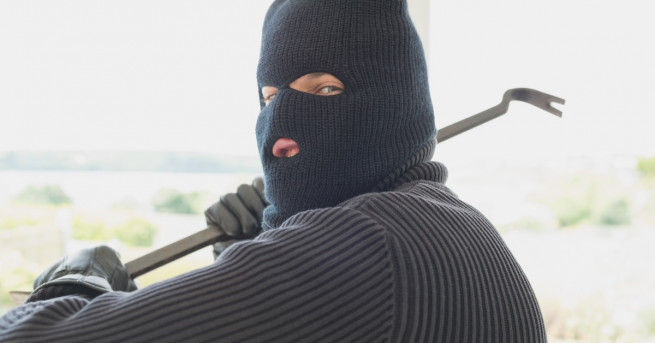 20 маскирани биха клиенти на заведение в столичния квартал Младост