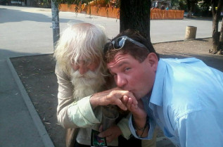  Дядо Добри със своя кръщелник Борислав. 