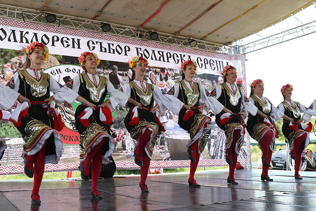 Национален фолклорен събор "Болярска среща" ("Лудогорие"), има за цел съхраняване и популяризиране на традициите и културните ценности на различни етнически и етнографски групи, осигуряване на възможности за трансмисия към следващите поколения и популяризиране на България като страна на дълголетна история и богати културни традиции Фестивала се провежда от 21 до 23 юли до село Арбанаси, Велико Търново.