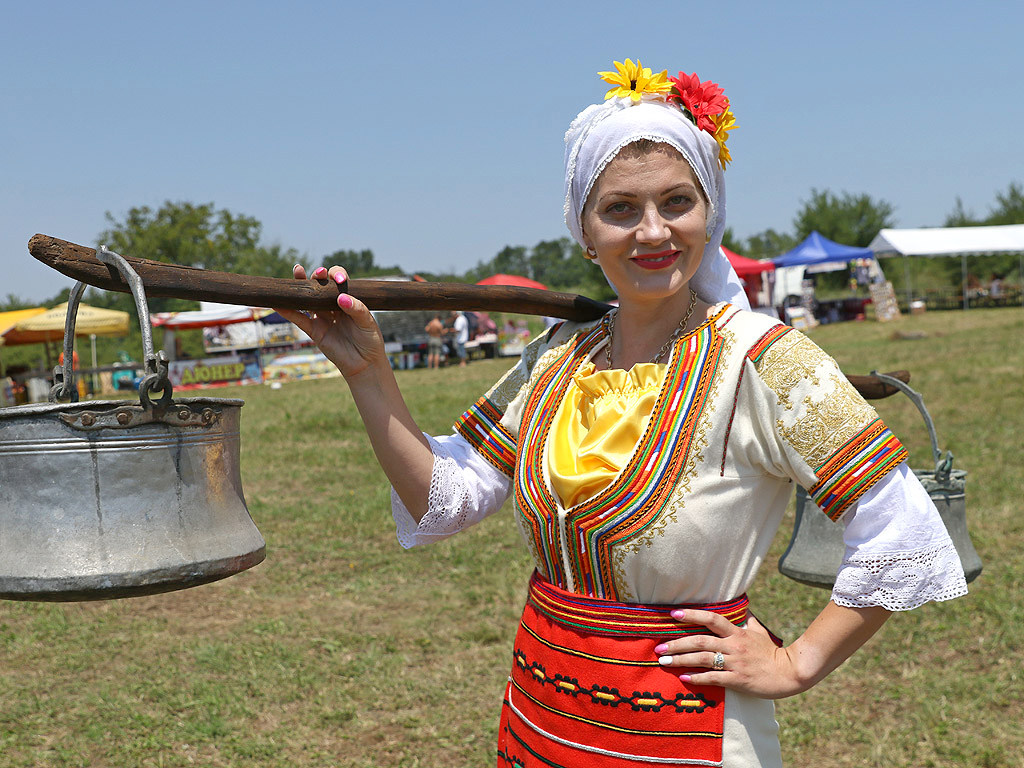 Национален фолклорен събор "Болярска среща" ("Лудогорие"), има за цел съхраняване и популяризиране на традициите и културните ценности на различни етнически и етнографски групи, осигуряване на възможности за трансмисия към следващите поколения и популяризиране на България като страна на дълголетна история и богати културни традиции Фестивала се провежда от 21 до 23 юли до село Арбанаси, Велико Търново.