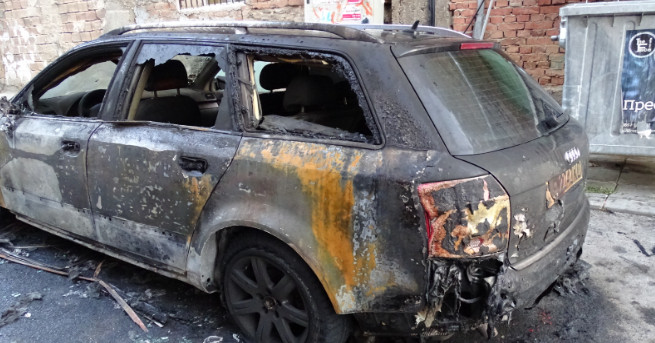 Лек автомобил Ауди А4 изгоря тази нощ в Благоевград Сигналът