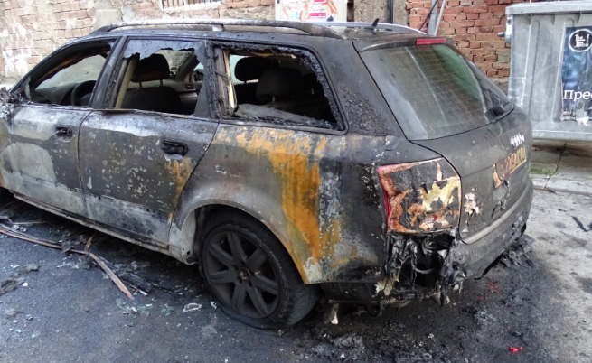 Кола пламна в Благоевград