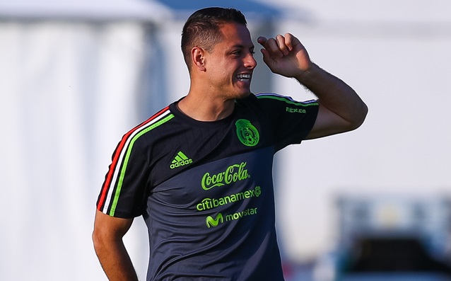 Хавиер Ернандес Чичарито бе изритан лошо в коляното в