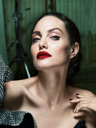  Анджелина Джоли 