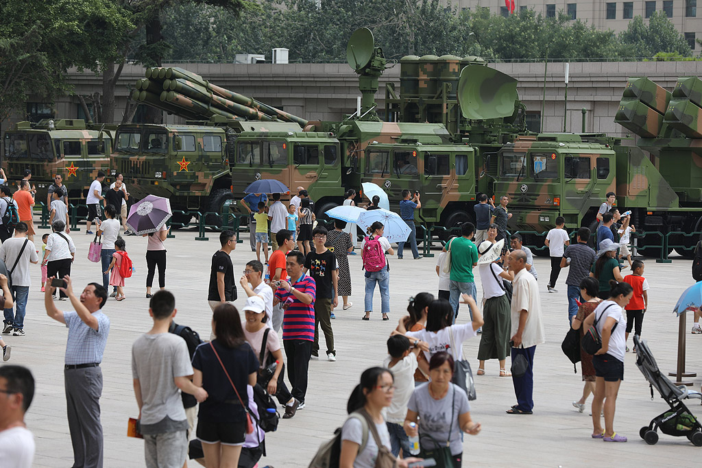 Изложение по случай 90-годишнината на Народната освободителна армия в Пекин, Китай. Това изложение показва много от най-новите китайски оръжейни системи за отбелязване на 90-годишнината от основаването на въоръжените сили, която ще бъде на 1 август