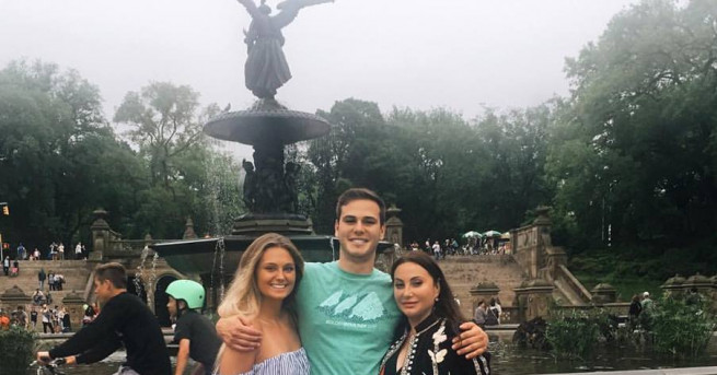 Дарина Павлова се сродява с актьора Кевин Костнър като го