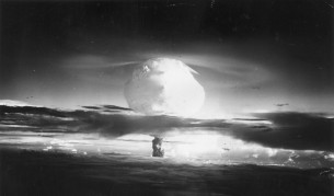 1952, контролиран взрив на водородна бомба в атола Ениветок.