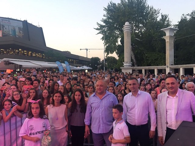 Концерт във Варна заради Международния ден на младежта1