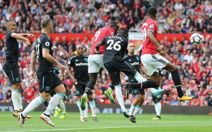 Юнайтед започна по шампионски, оглави класирането във Висшата лига