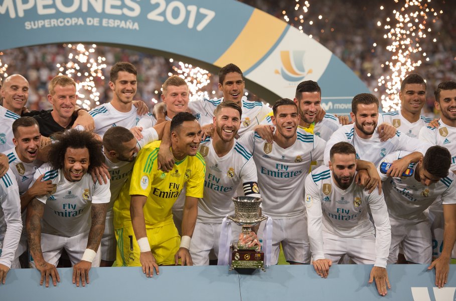 Реал Мадрид празнува със Суперкупата на Испания1