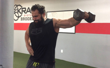 Вижте как тренира българската звезда в кеча