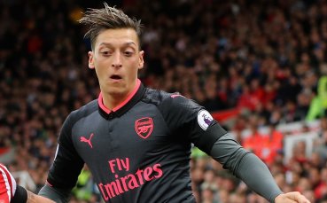 Месут Йозил иска да остане още две-три години в Англия
