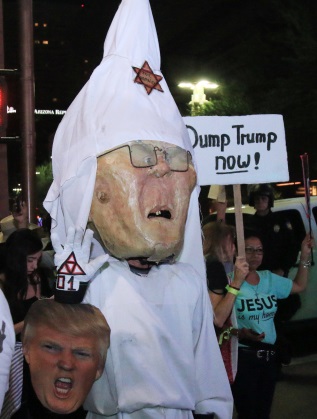 Протестът срещу Доналд Тръмп във Финикс