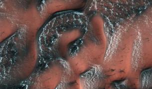 Заснежени хълмове на Марс