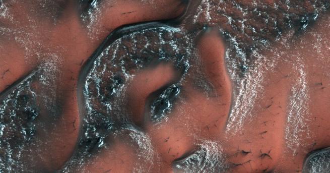 Подобно на Земята Марс също има снежни зими НАСА засне