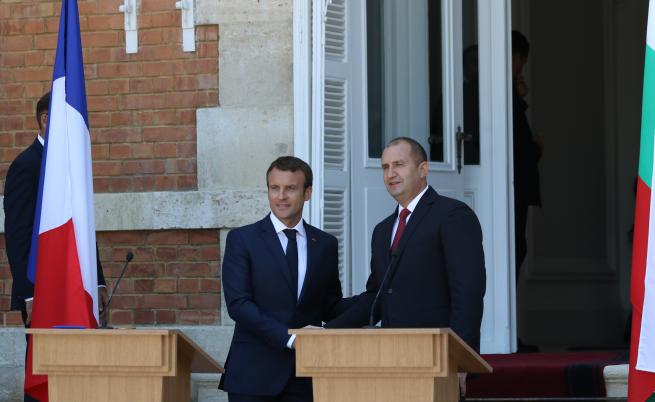 Съвместната пресконференция на българския президент Румен Радев и френския му колега Еманюел Макрон