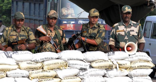 Индия обяви, че от понеделник изтегля войските си от граничния