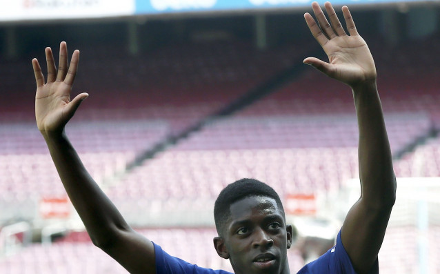 Футболистът на Барселона Усман Дембеле продължава да се възстановява след