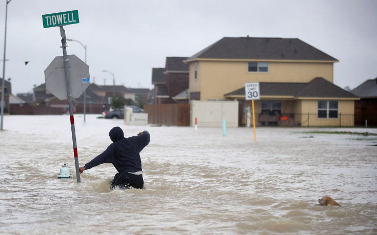 Собственикът на Хюстън Рокетс дари 4 милиона на жертвите от Харви