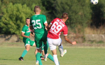 Нефтохимик и Ботев Гълъбово с хикс в контрола