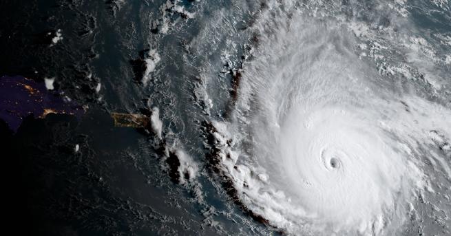 Ураганът Ирма петстепенна буря която преминава през Карибско море