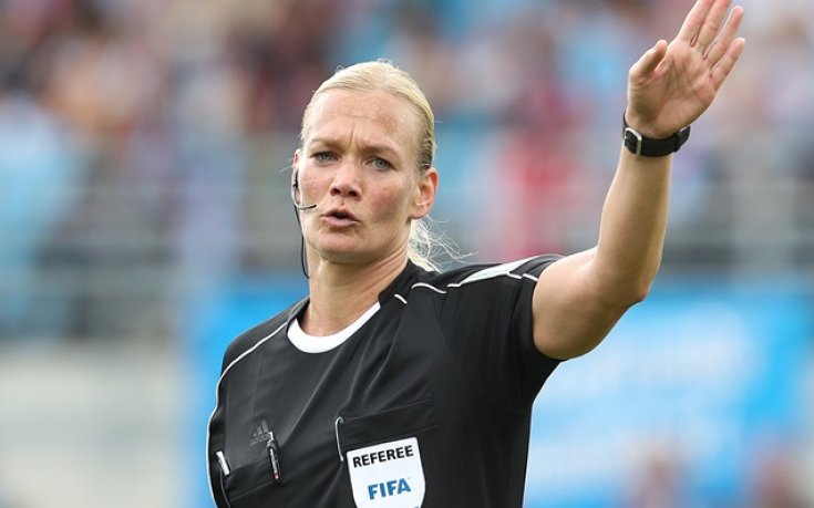 Билети на половин цена за дамите заради съдията Бибиана