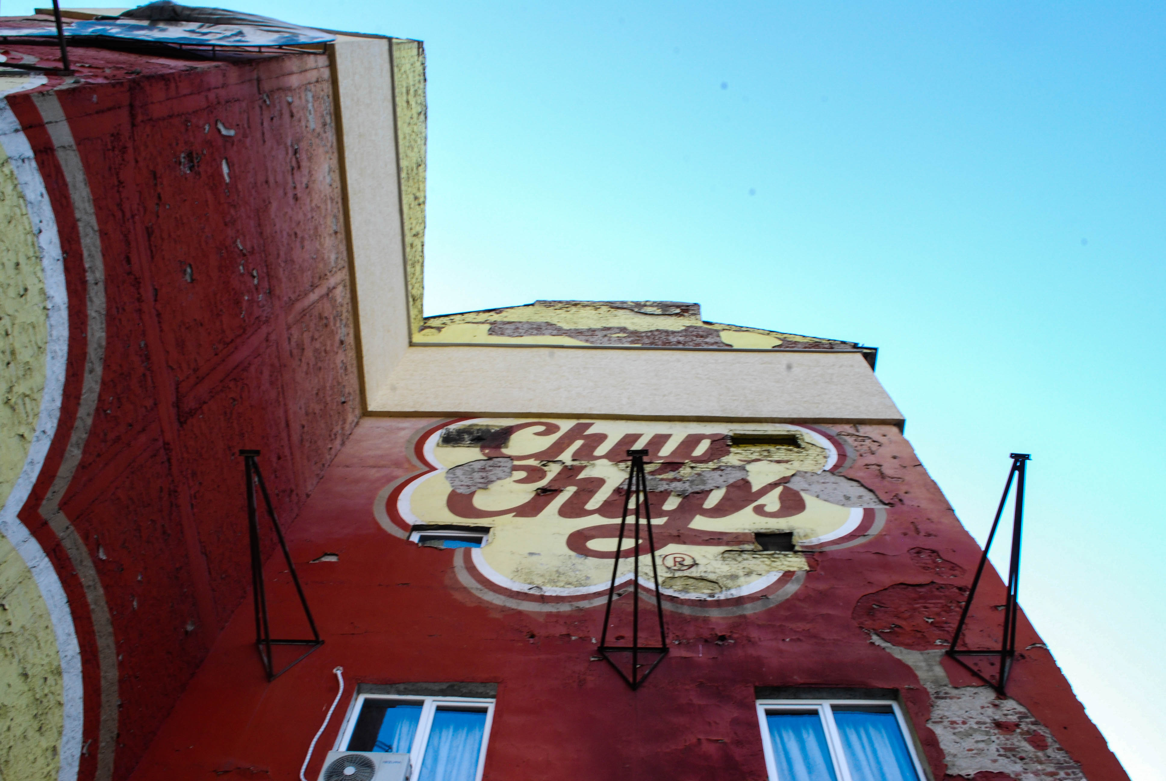Реклами и соц-стенописи също са на фокус в графити-обиколката на София