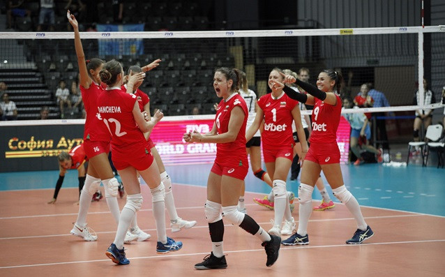 Волейболистките от женския национален отбор на България спечелиха първата от