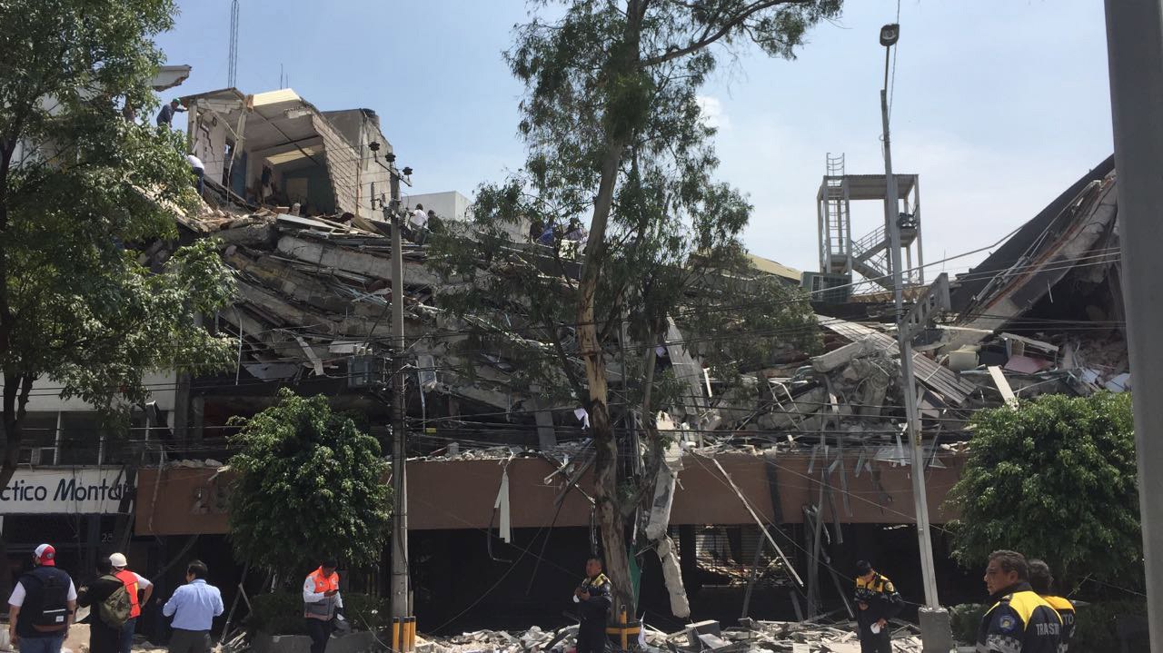 Земетресение с магнитуд 7,1 по скалата на Рихтер разлюля столицата на Мексико. Видео, публикувано в „Туитър” показва, че последствията може да са катастрофални и множество сгради да са се сринали вследствие на труса.