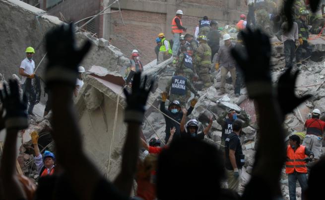 Стотици жертви взе ново земетресение в Мексико