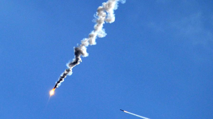 Руски изтребител стреля край британски самолет над Черно море