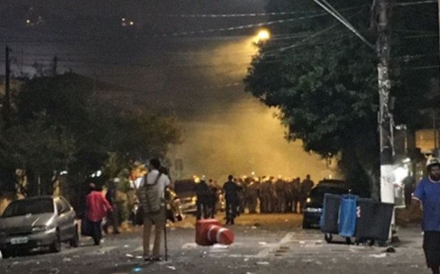 Полицията в бразилския град Сантос блокира буйстващите фенове на отбора