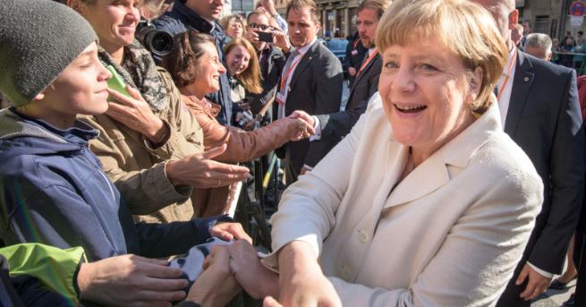 Германският канцлер Ангела Меркел е под засилен натиск да вземе