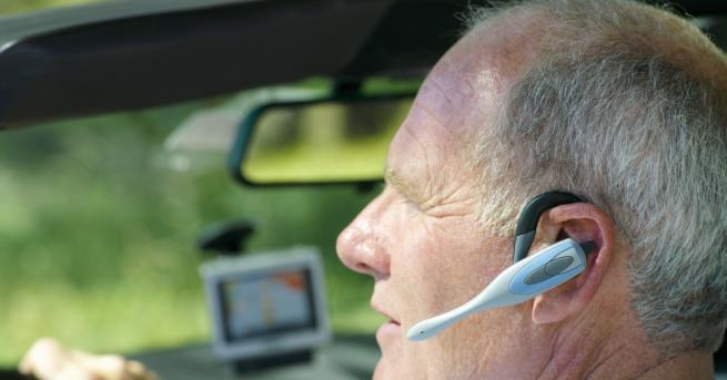 Безплатни устройства за разговор по телефона в колата са предвидени