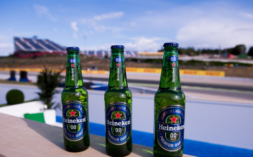 Залогът се покачва, а с него и страстта от играта