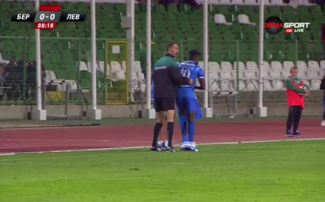 Футболистът на Левски Жуниор Мапуку изпадна в леко комична ситуация