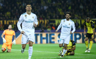 Момиченце се превърна в звезда, имитирайки Роналдо