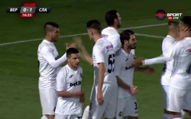 Нападателят на Славия Ивайло Димитров успя да се разпише в