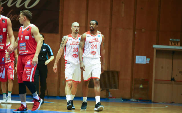 Шампионът на България по баскетбол Лукойл Академик допусна първа загуба
