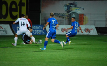 Съдийска тесла фрасна Верея, Славия взе точка