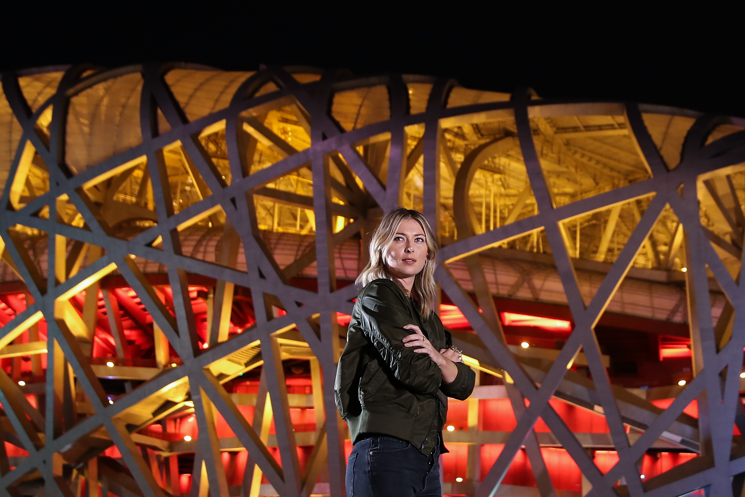  И в отдалечен Пекин не останаха равнодушни на чара на Димитров и още преди старта на шампионата от АТП 500 там му връчиха премия - за най-добре облечен на галата на играчите. 