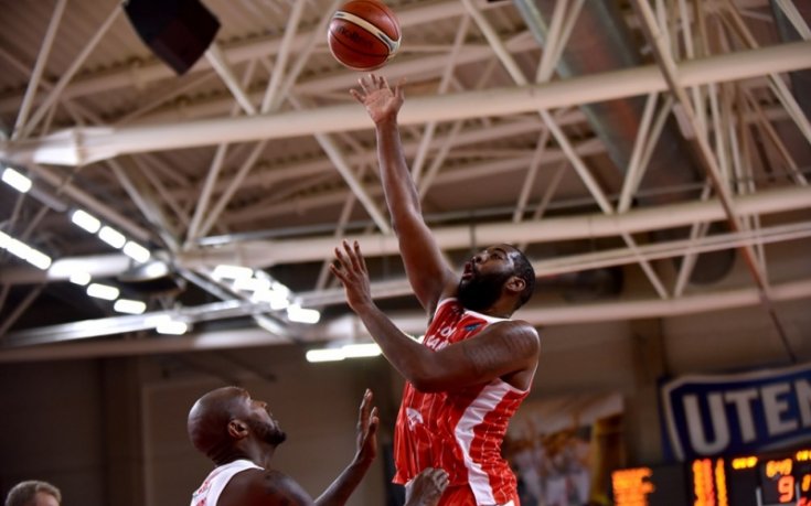 Лукойл разбра новите съперници, Берое и Балкан продължават битката